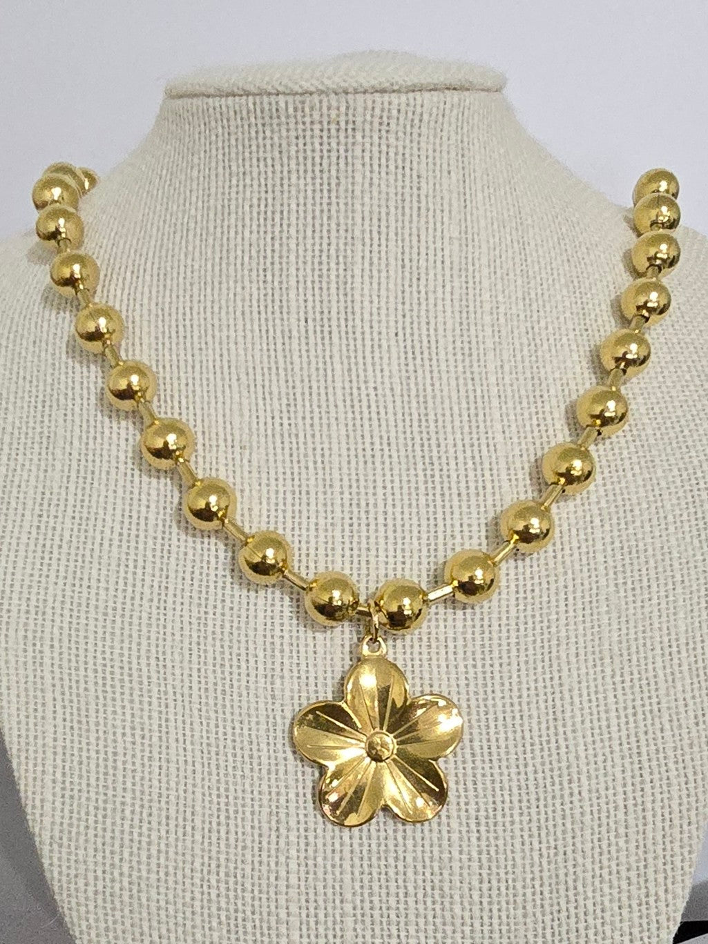 Vane Flower Necklace