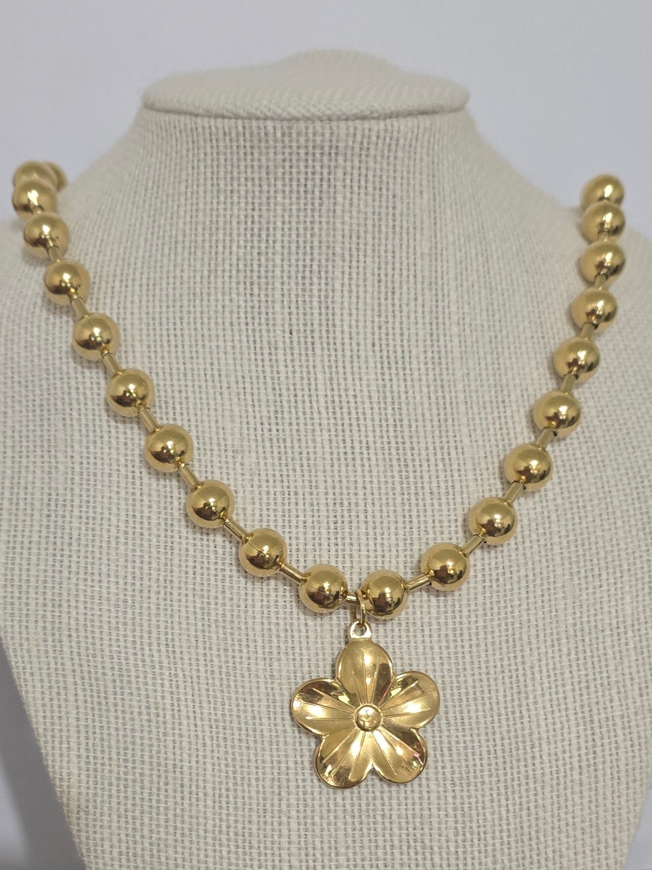 Vane Flower Necklace