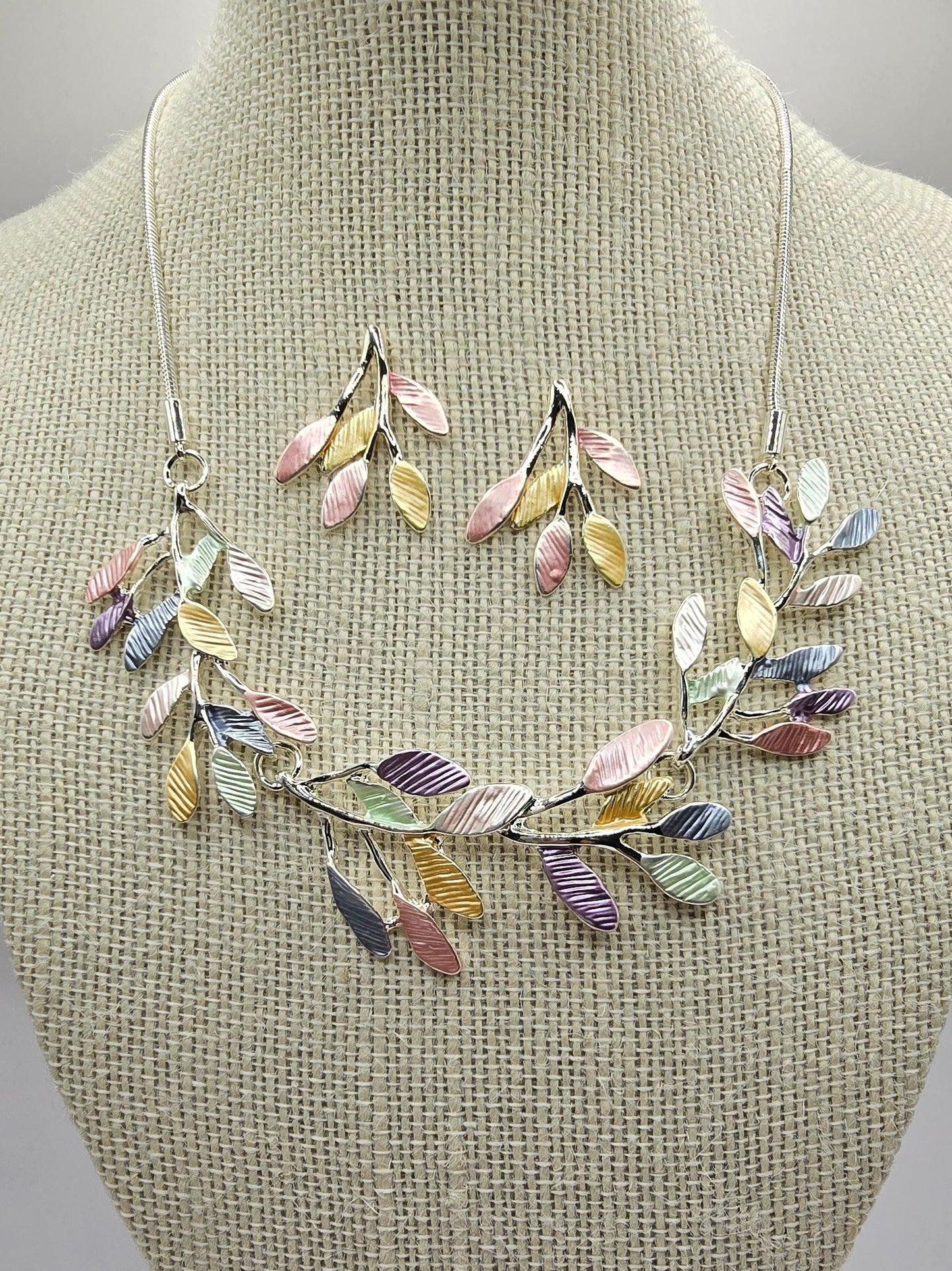 Yari Leaf Necklace